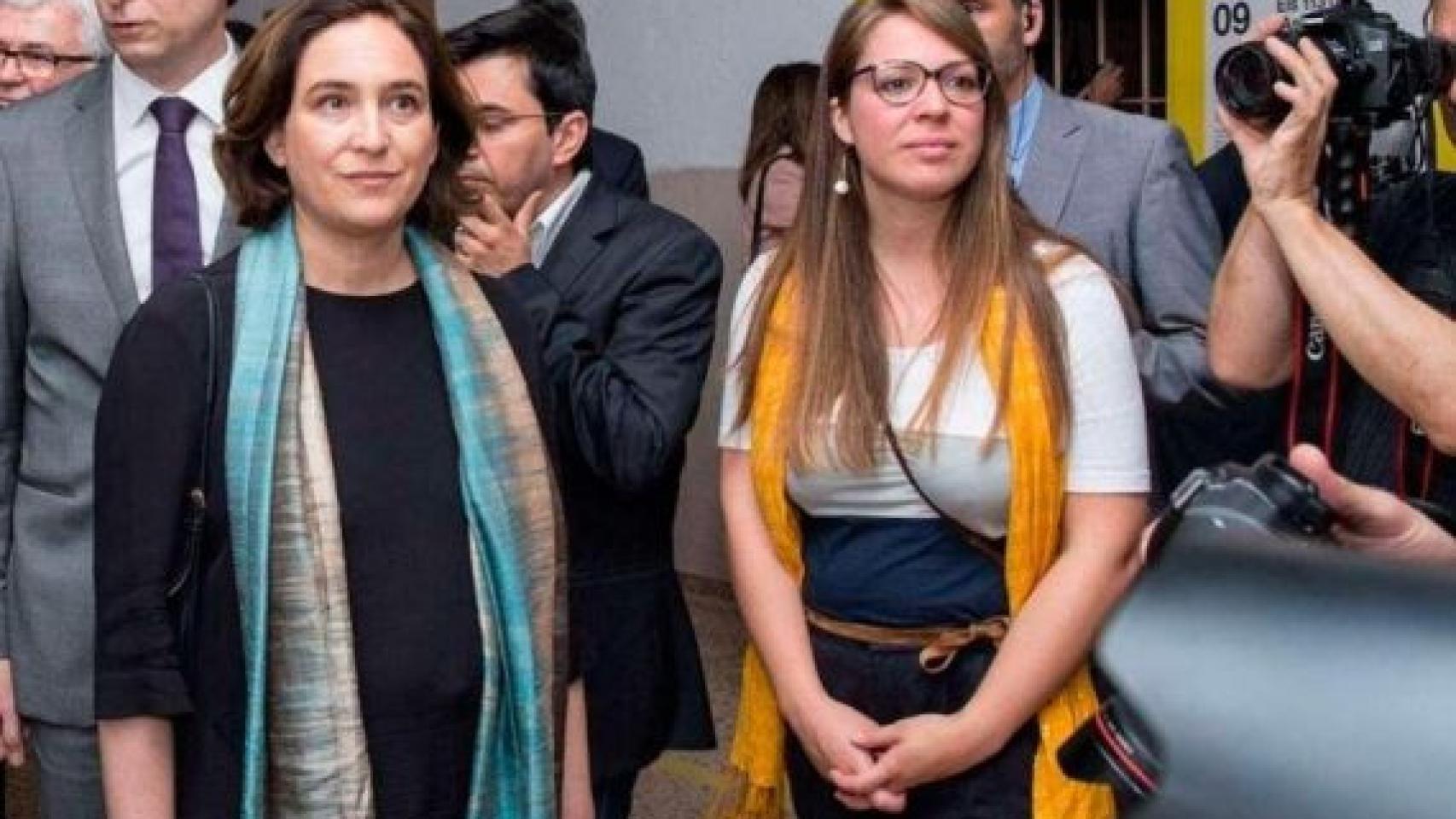 Ada Colau y Janet Sanz, en un acto / EFE