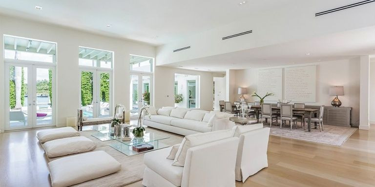 El salón de la mansión de Shakira en Miami / DOUGLAS ELLIMAN REAL ESTATE