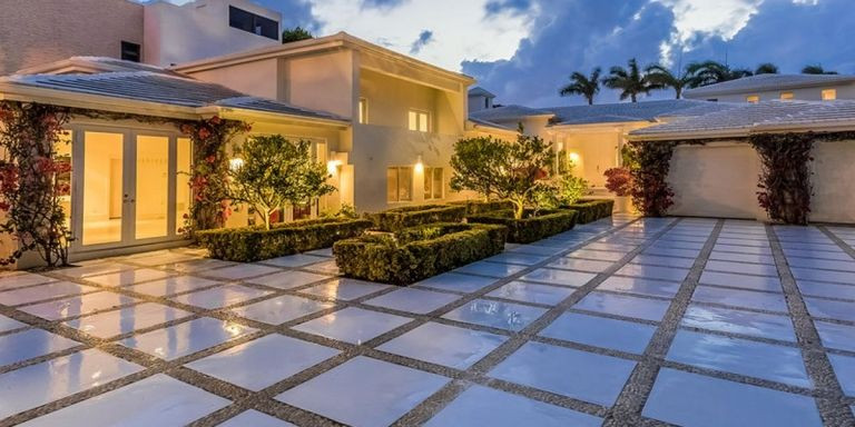 Una de las entradas a la casa de Shakira en Miami / DOUGLAS ELLIMAN REAL ESTATE