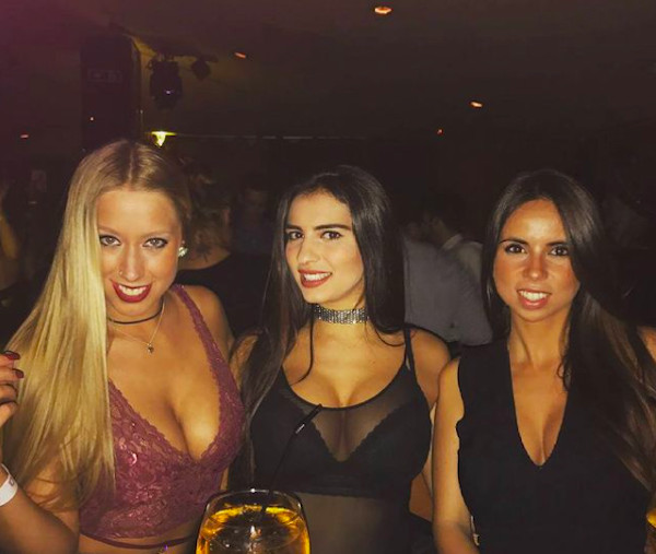 Stefany con unas amigas en una discoteca de Barcelona / INSTAGRAM