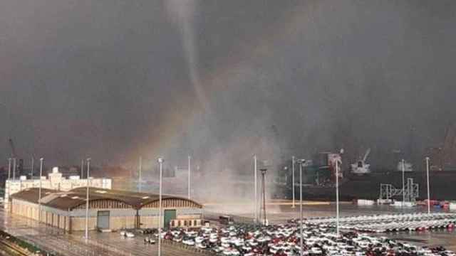 Imagen del tornado que ha barrido parte del Puerto de Barcelona / 324