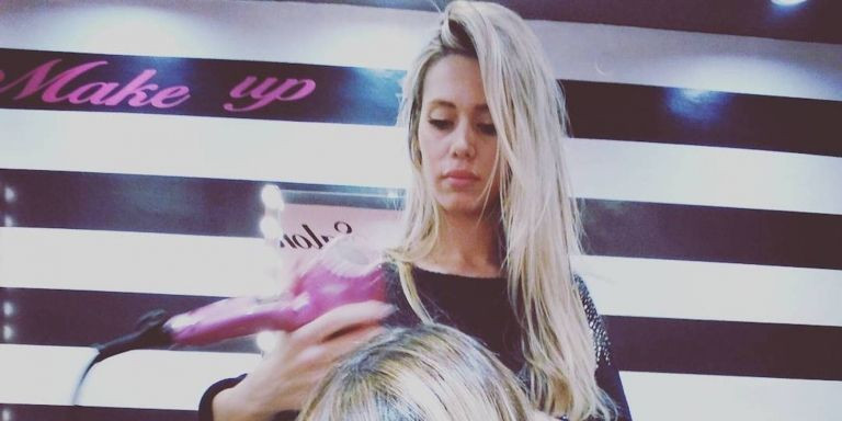 Carla regenta el Divinity's Hair Salon, una peluquería y centro de belleza en Barcelona / INSTAGRAM