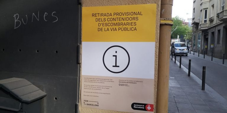 Cartel de retirada provisional de contenedores debido a los disturbios en las manifestaciones por Pablo Hasél / G.A.