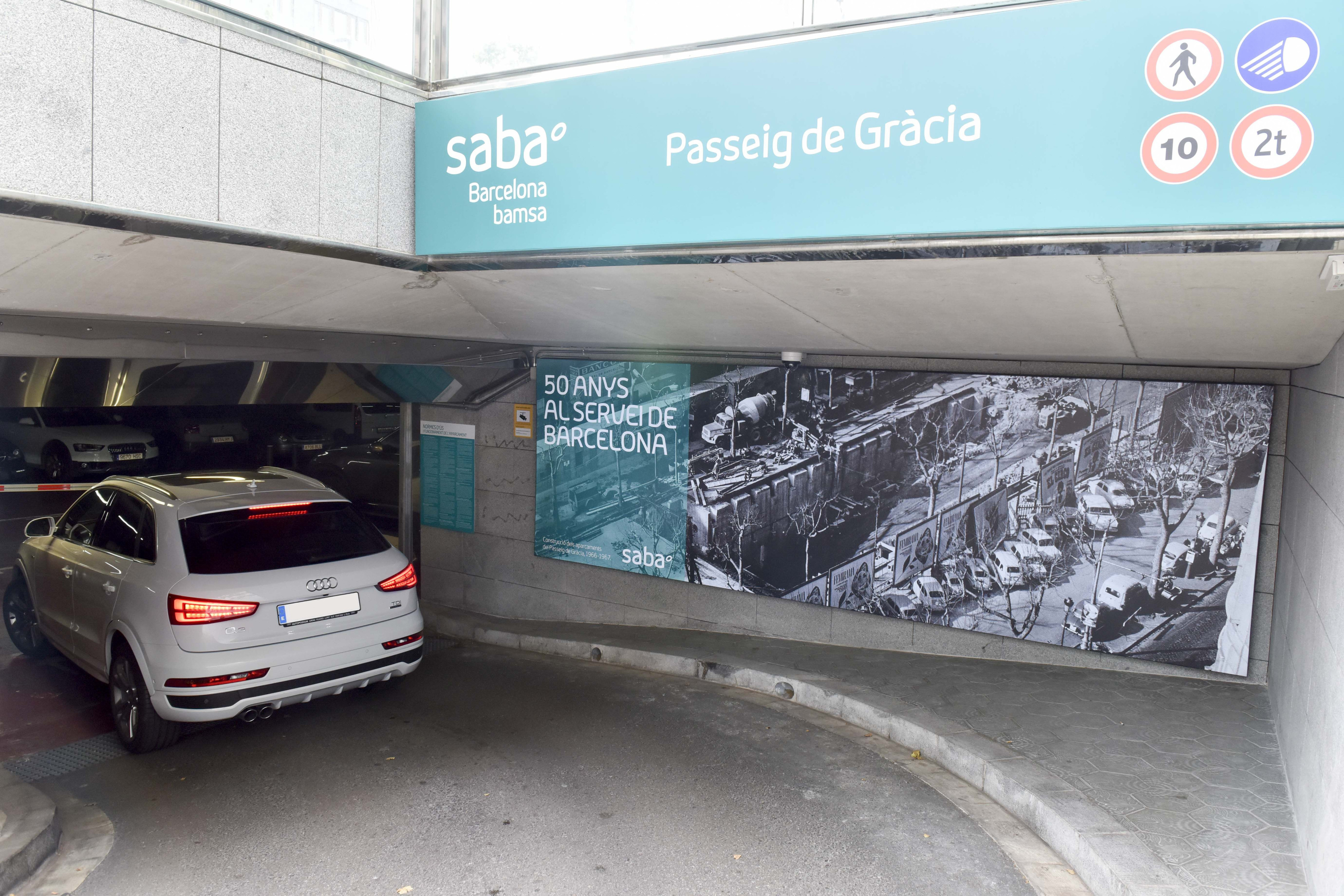 Acceso al parking Bamsa de paseo de Gràcia en Barcelona / BAMSA