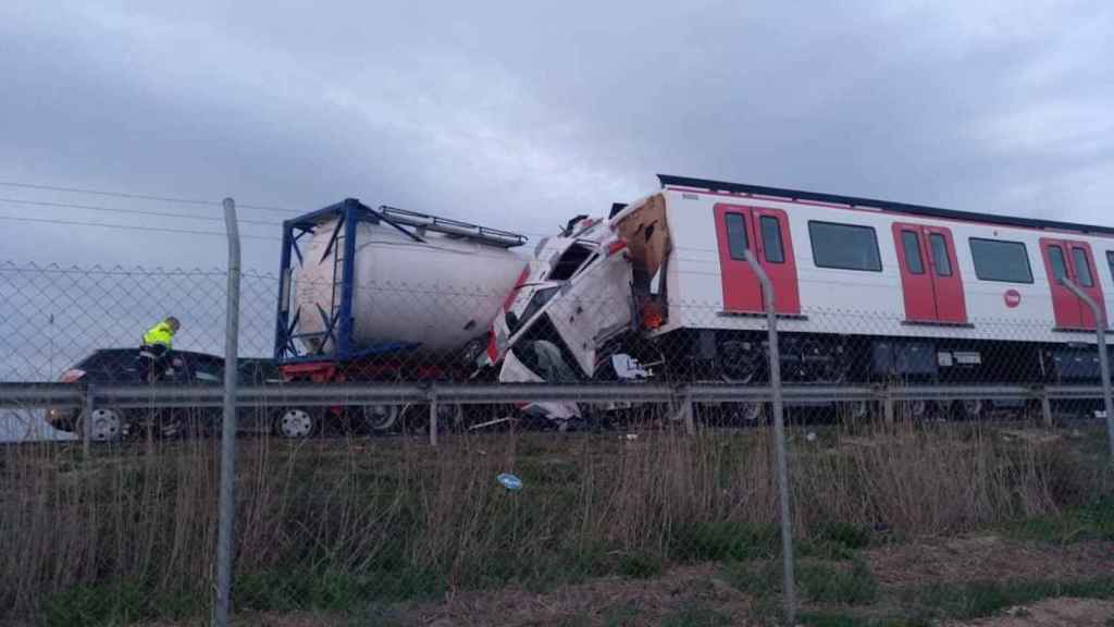 Accidente en Fondarella entre un camión y una furgoneta / SINDICATOS