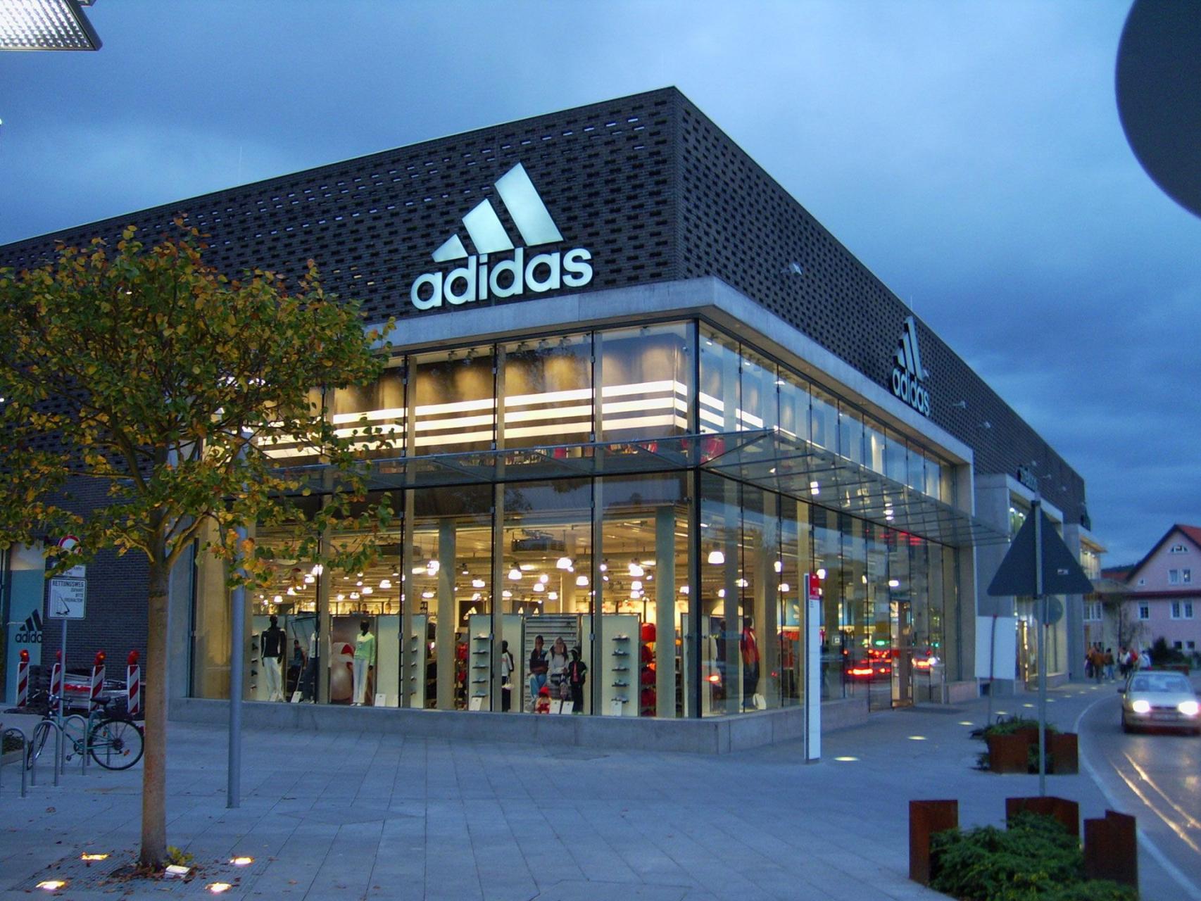 Adidas abre un outlet en La Roca Village