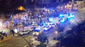 Ambulancias en la avenida de la Meridiana este miércoles / METRÓPOLI ABIERTA