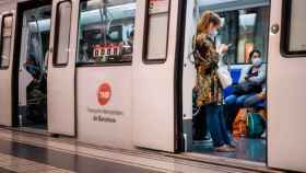 Imagen del metro de Barcelona durante la pandemia del coronavirus / TMB