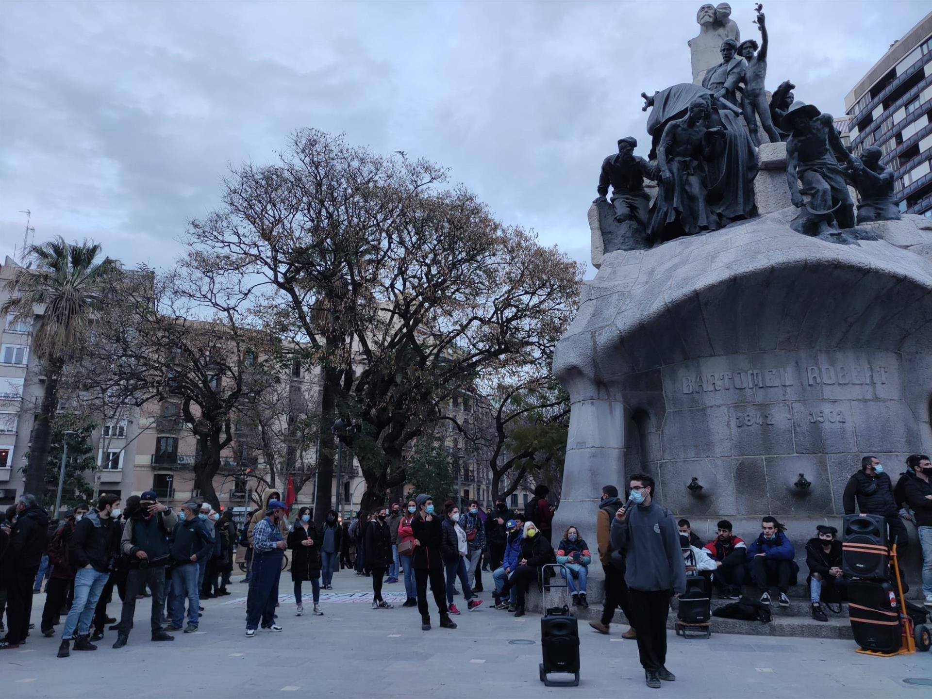 Unas 200 personas se concentran en Barcelona al inicio de la manifestación por Pablo Hasel este sábado/ EUROPA PRESS