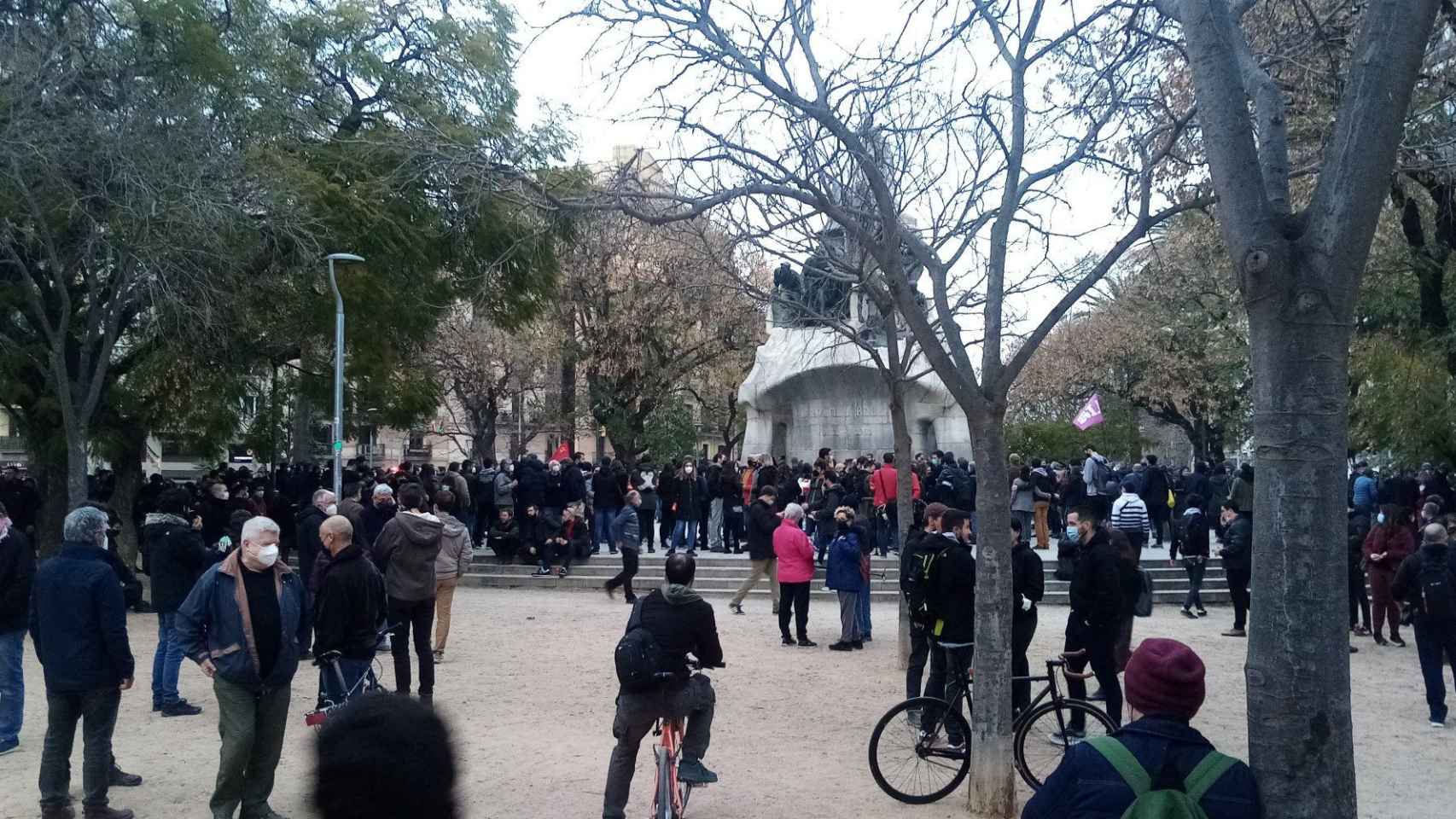 Unas 200 personas se concentran en Barcelona por el rapero Pablo Hasel / TWITTER- @isi_peazy