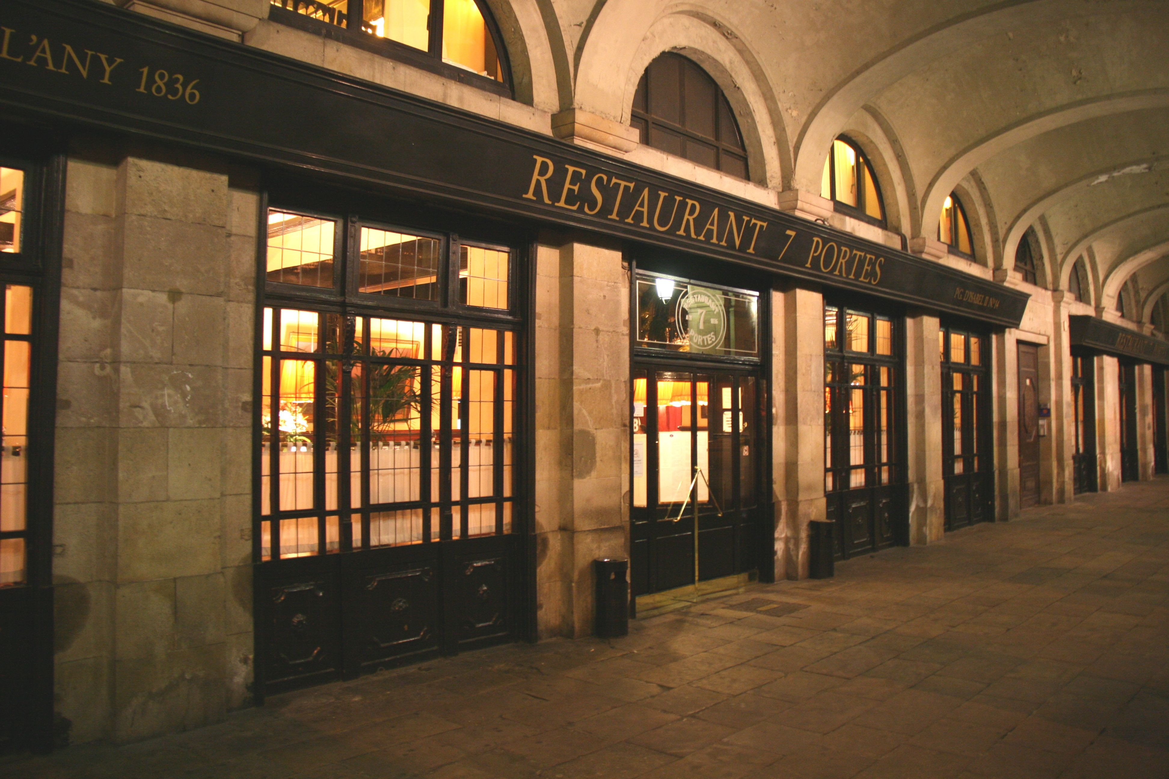 El restaurante 7 Portes de Barcelona, uno de los clásicos castigados por la pandemia / ARCHIVO