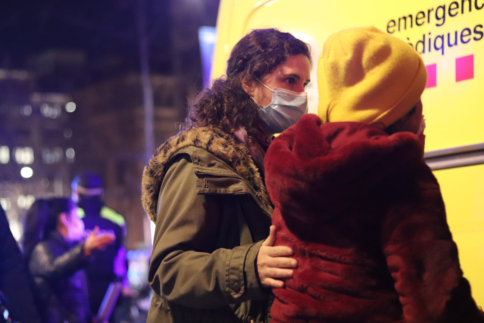 Una de las mujeres que ha sido víctima del ataque con gas pimienta (la segunda de izquierda a derecha)/ ELISABET GONZALEZ