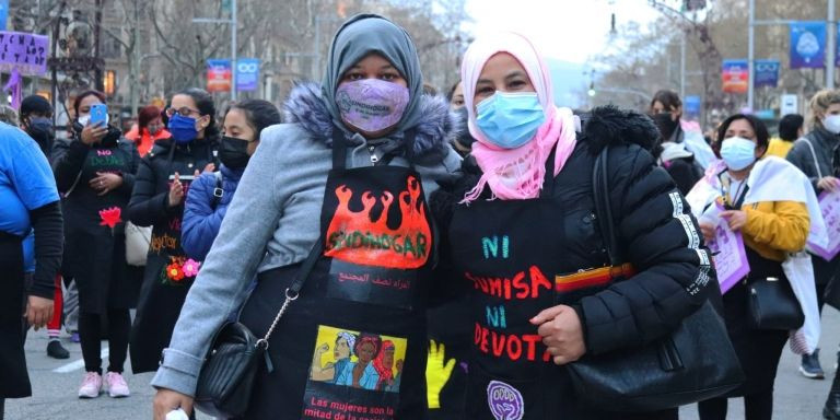 Bonchra y Rachda se han manifestado este lunes por la igualdad / ELI GONZALEZ