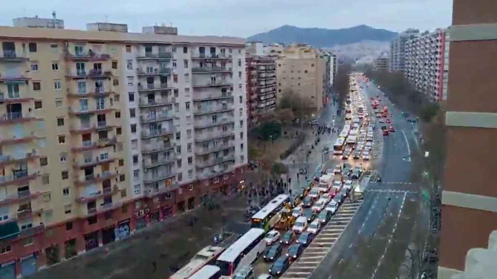 Atasco monumental en la Meridiana / TWITTER