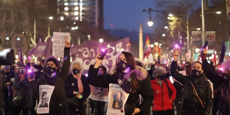 Asistentes de la manifestación feminista del 8M en Barcelona / E.G.