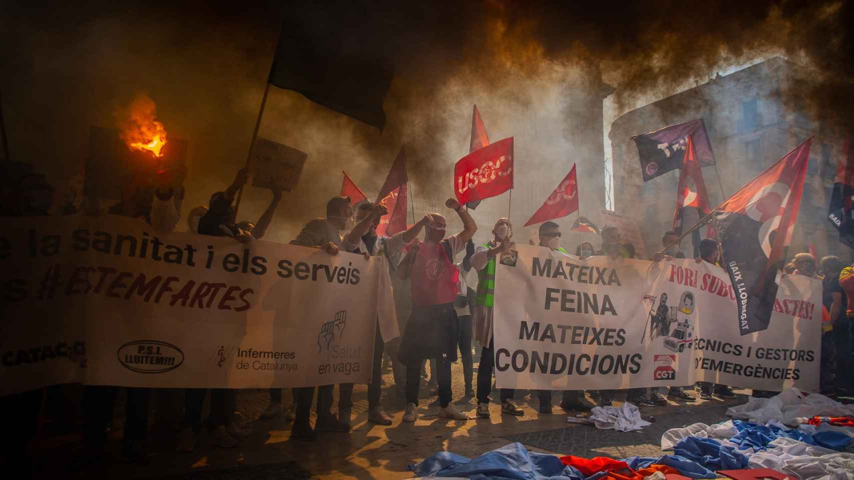 Sanitarios protestan en plaza Sant Jaume durante la jornada de huelga / EUROPA PRESS