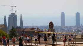 Visitantes en el parque Güell de Barcelona / EFE