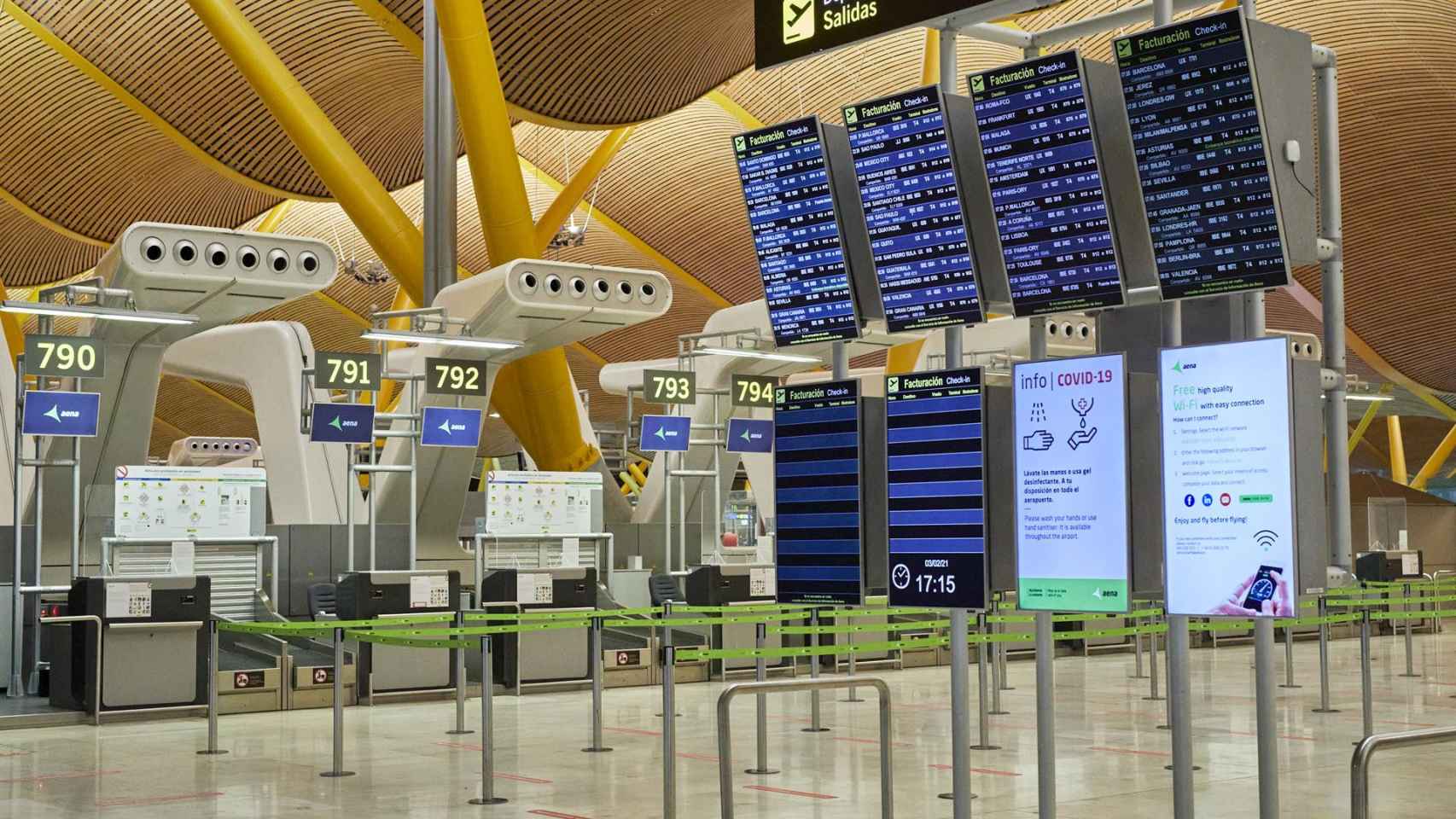 Interior de la terminal T4 del Aeropuerto Adolfo Suárez Madrid-Barajas en Madrid / EUROPA PRESS - Jesús Hellín