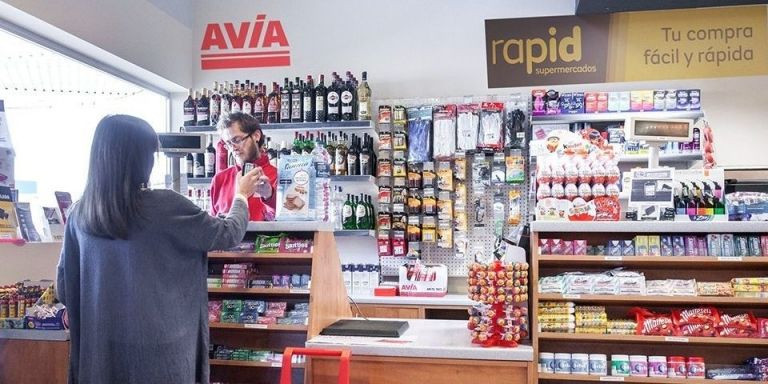 Supermercado en una estación de servicio