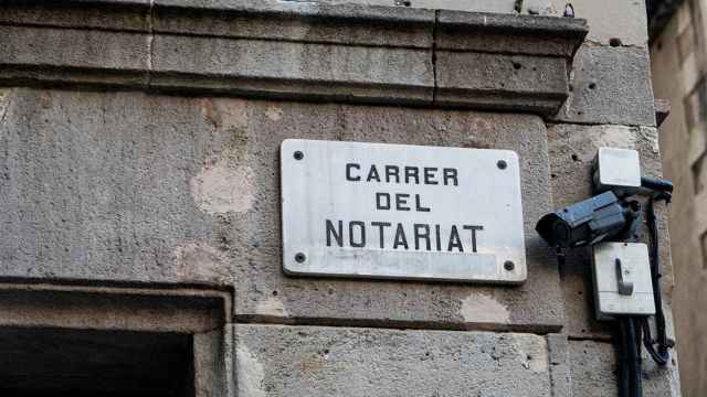 Detalle de la placa de la calle Notariat / PABLO MIRANZO