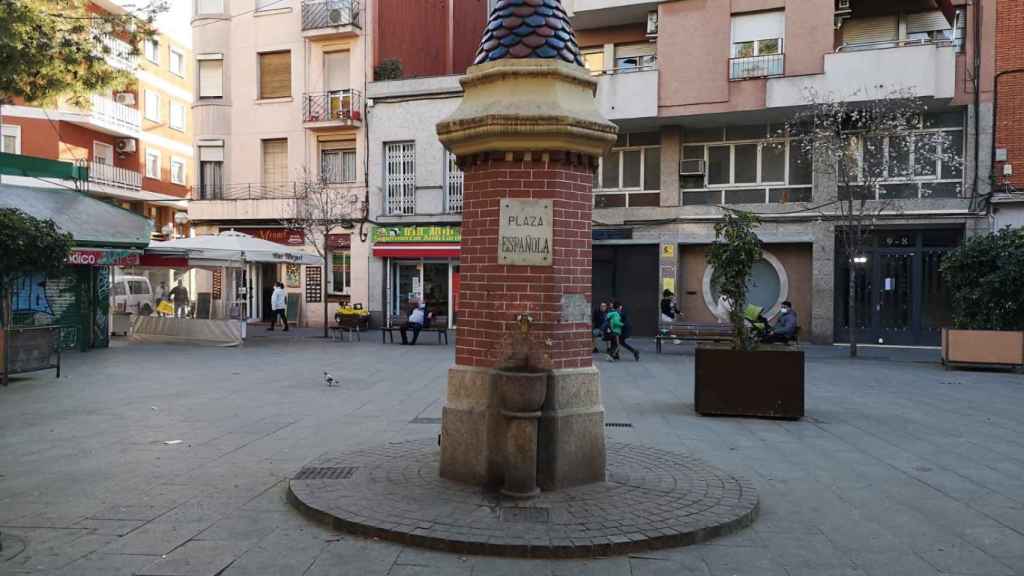 plaza La fuente de la plaza Espanyola de L'Hospitalet de Llobregat / METRÓPOLI ABIERTA