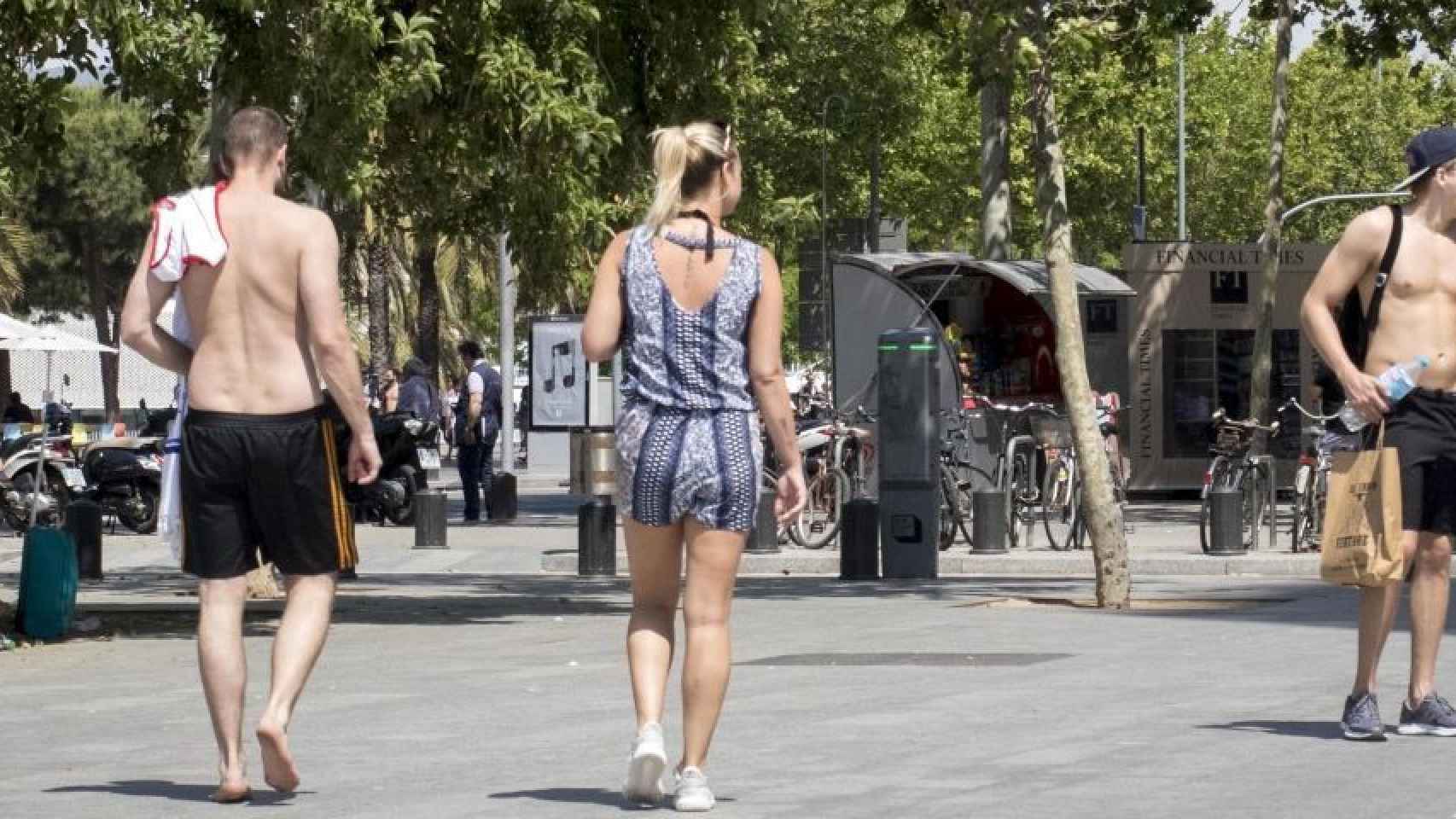 Turistas en Barcelona / HUGO FERNÁNDEZ