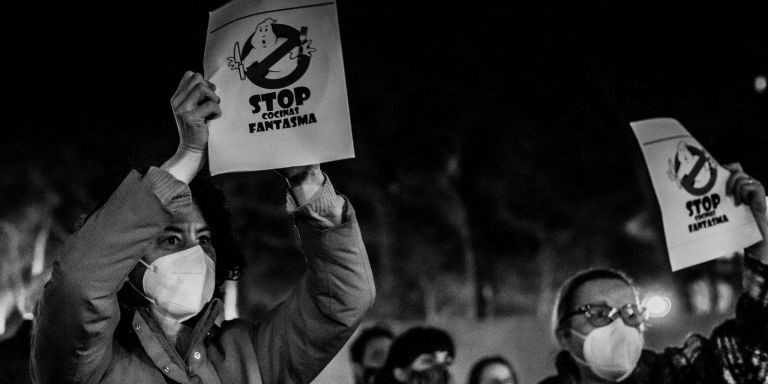 Vecinos en una protesta contra las dark kitchens/ CEDIDA- CHRISTYAN MARTOS