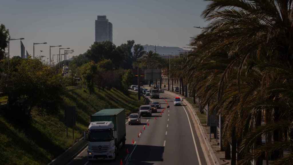 Colas de vehículos en la ronda Litoral de Barcelona / EUROPA PRESS