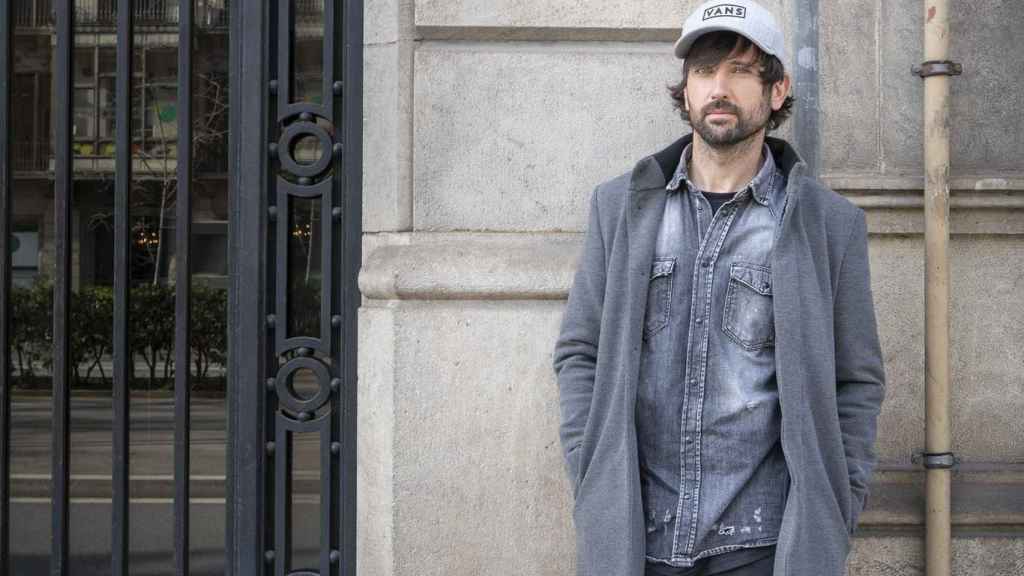 El artista David Otero posa en Barcelona durante la promoción de su nuevo disco 'Otero y yo' / BMAGAZINE