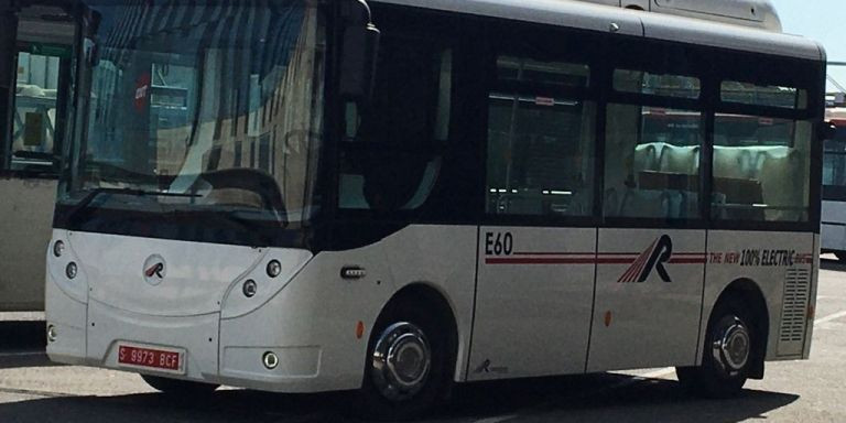 El bus que TMB prueba en una cochera de la empresa / CEDIDA