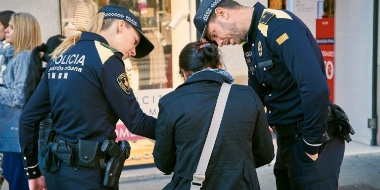 Policía de barrio en Barcelona / AJ BCN