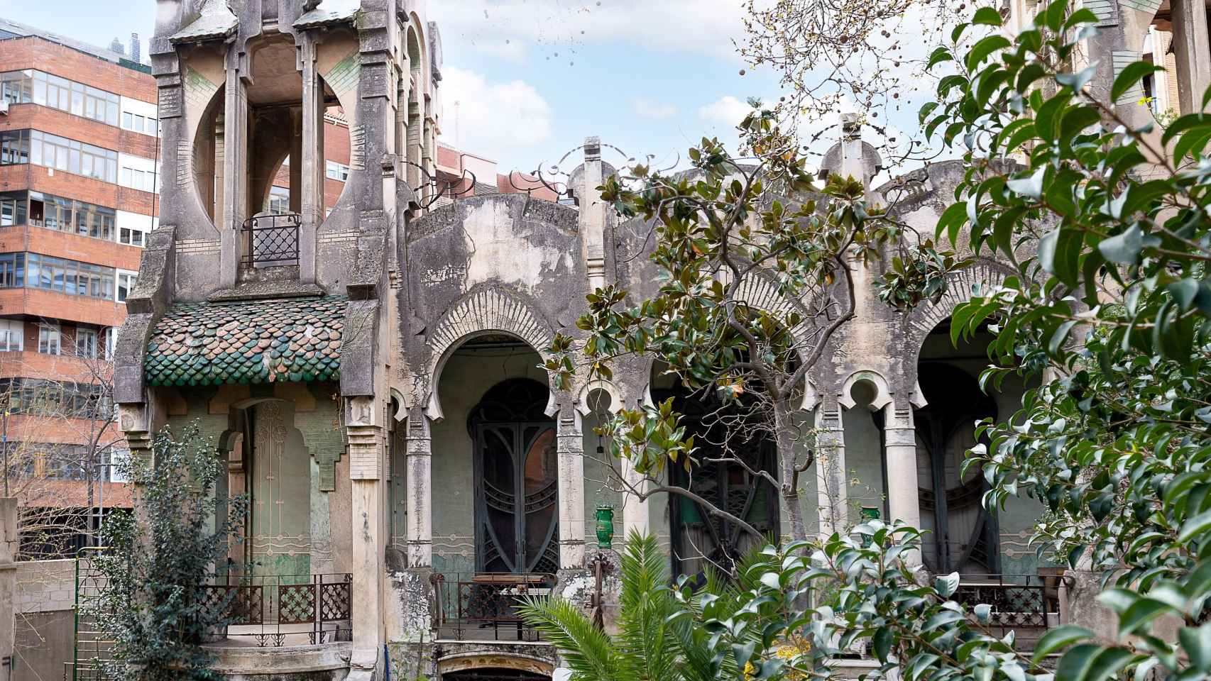 La Casa Tosquella, una joya modernista abandonada de El Putxet, en la actualidad