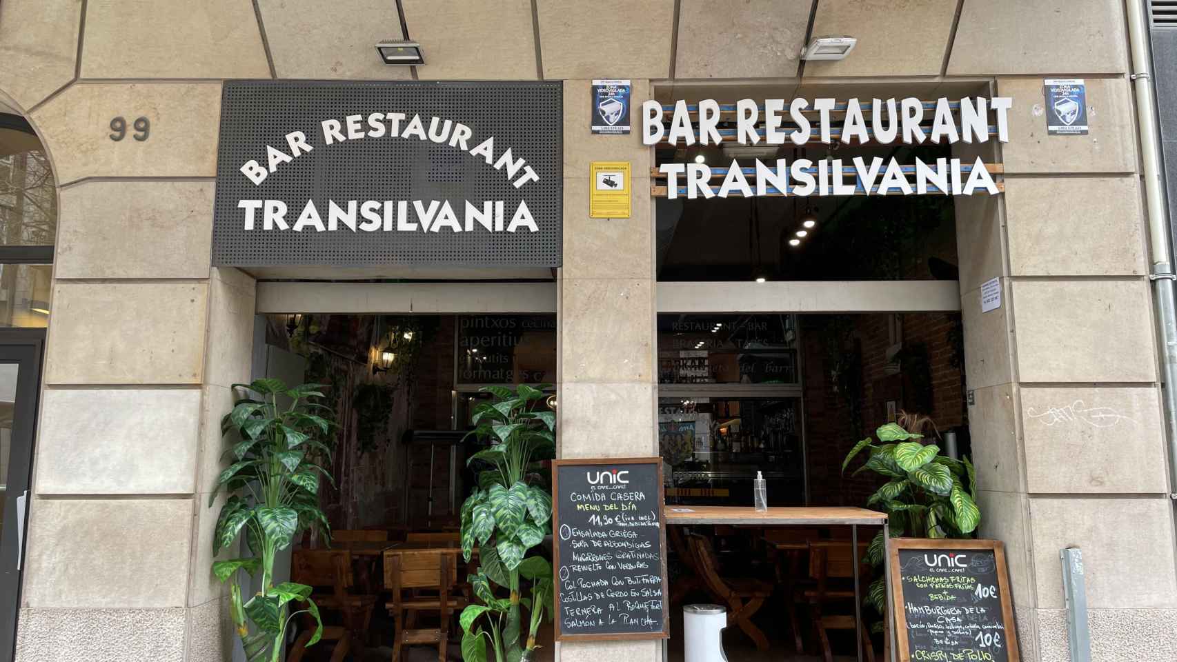 El Restaurant Transilvania, uno de los establecimientos de la 'Little Romania' del Eixample / DAVID GORMAN