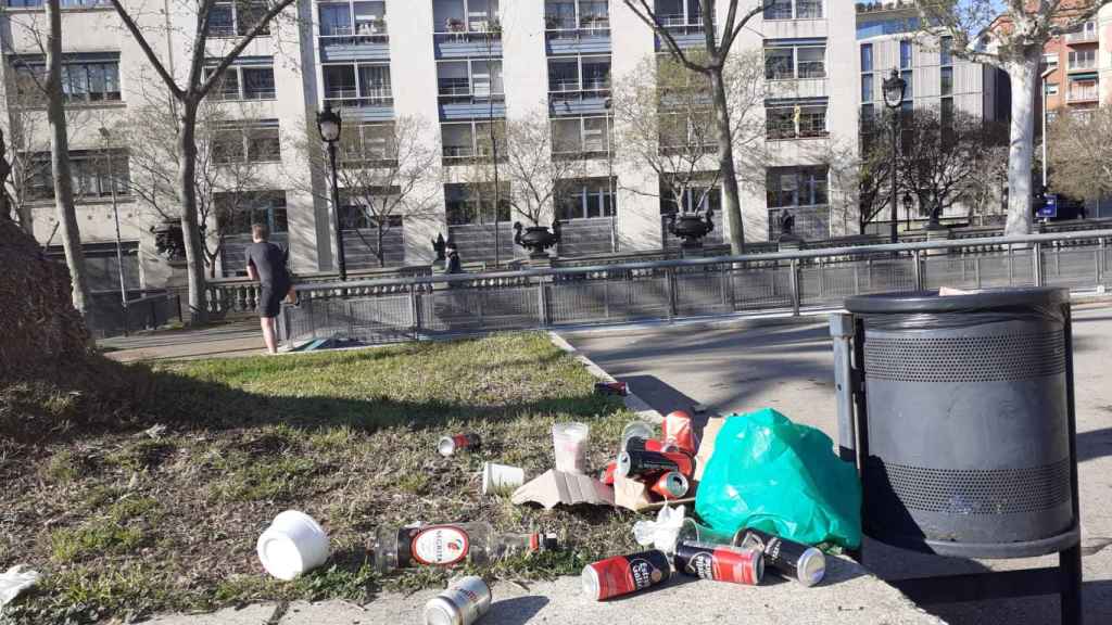 Latas en el paseo de Lluís Companys este sábado / RAVAL DREAM