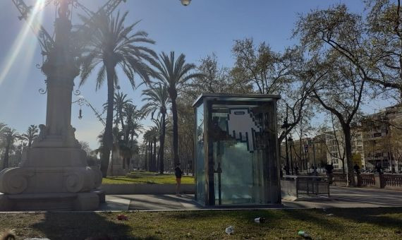 La suciedad del botellón celebrado este viernes en el paseo de Lluís Companys / RAVAL DREAM