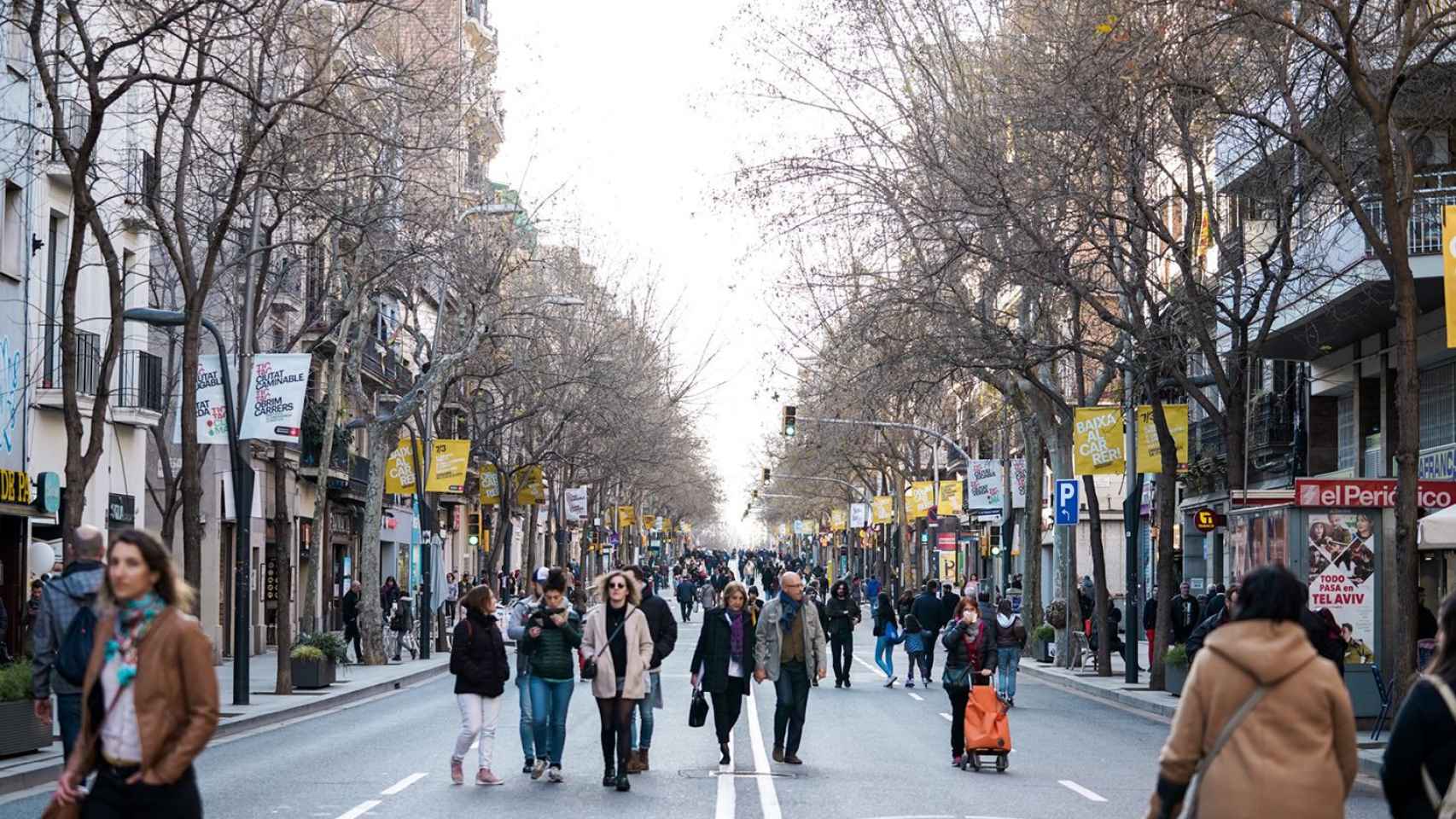 Iniciativa 'Obrim Carrers' en la calle de Sants / AJ BCN