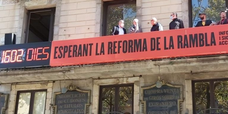 Marcador del retraso de la reforma de La Rambla, en Ciutat Vella / LLUÍS REGÀS