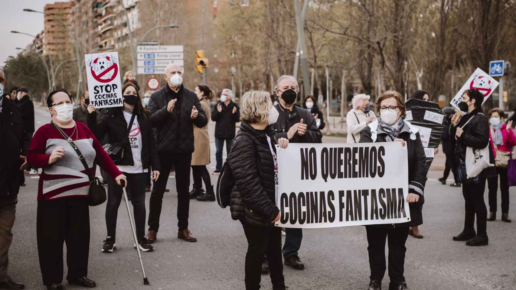 Manifestación esta tarde contra las cocinas fantasma en Sant Martí / PLATAFORMA VECINOS AFECTADOS COCINAS FANTASMA