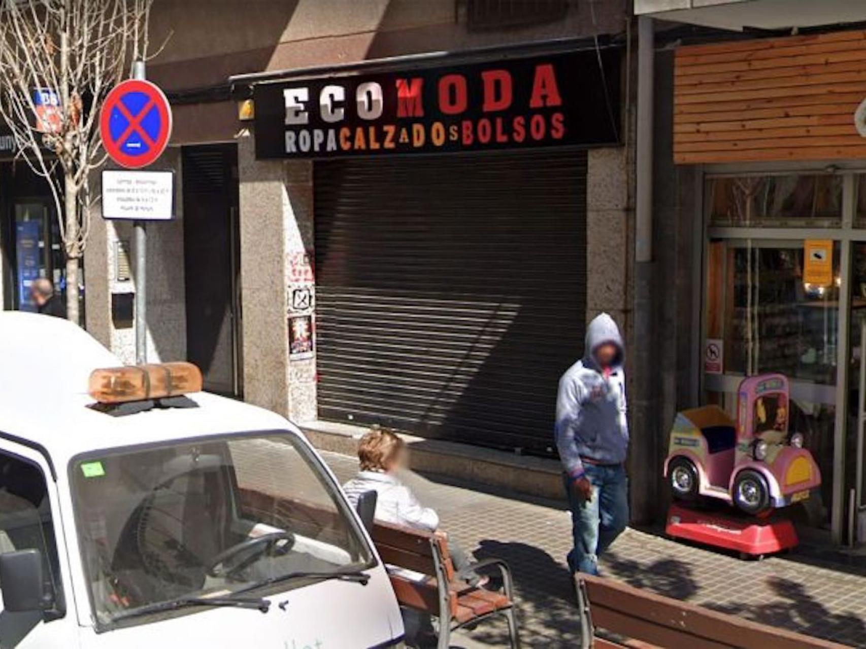 El jefe de una tienda abusa de una niña en los probadores