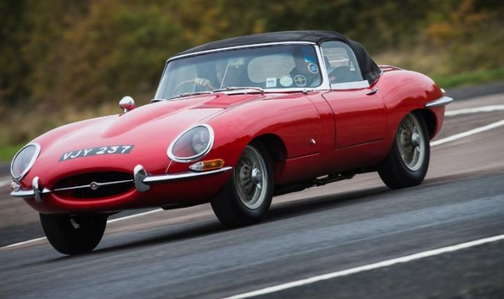 Por unos 3.000 euros adquirió un Jaguar E-Type, un coche que cuesta unos 60.000 euros