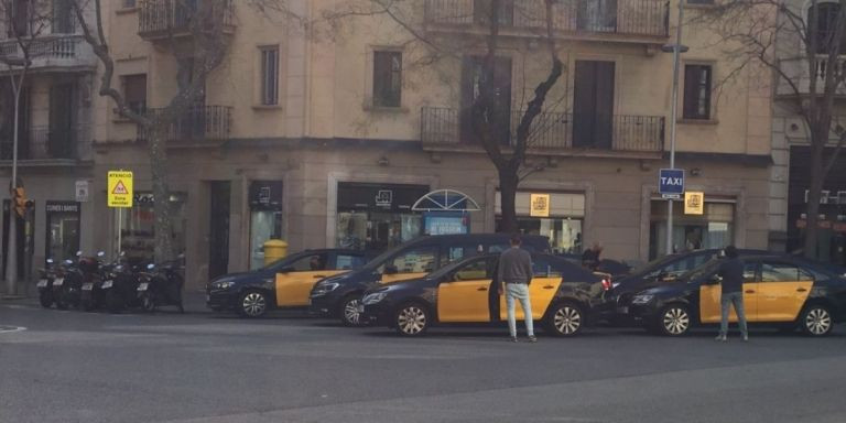 Parada de taxis de Travessera de Gràcia con Bailèn / RP