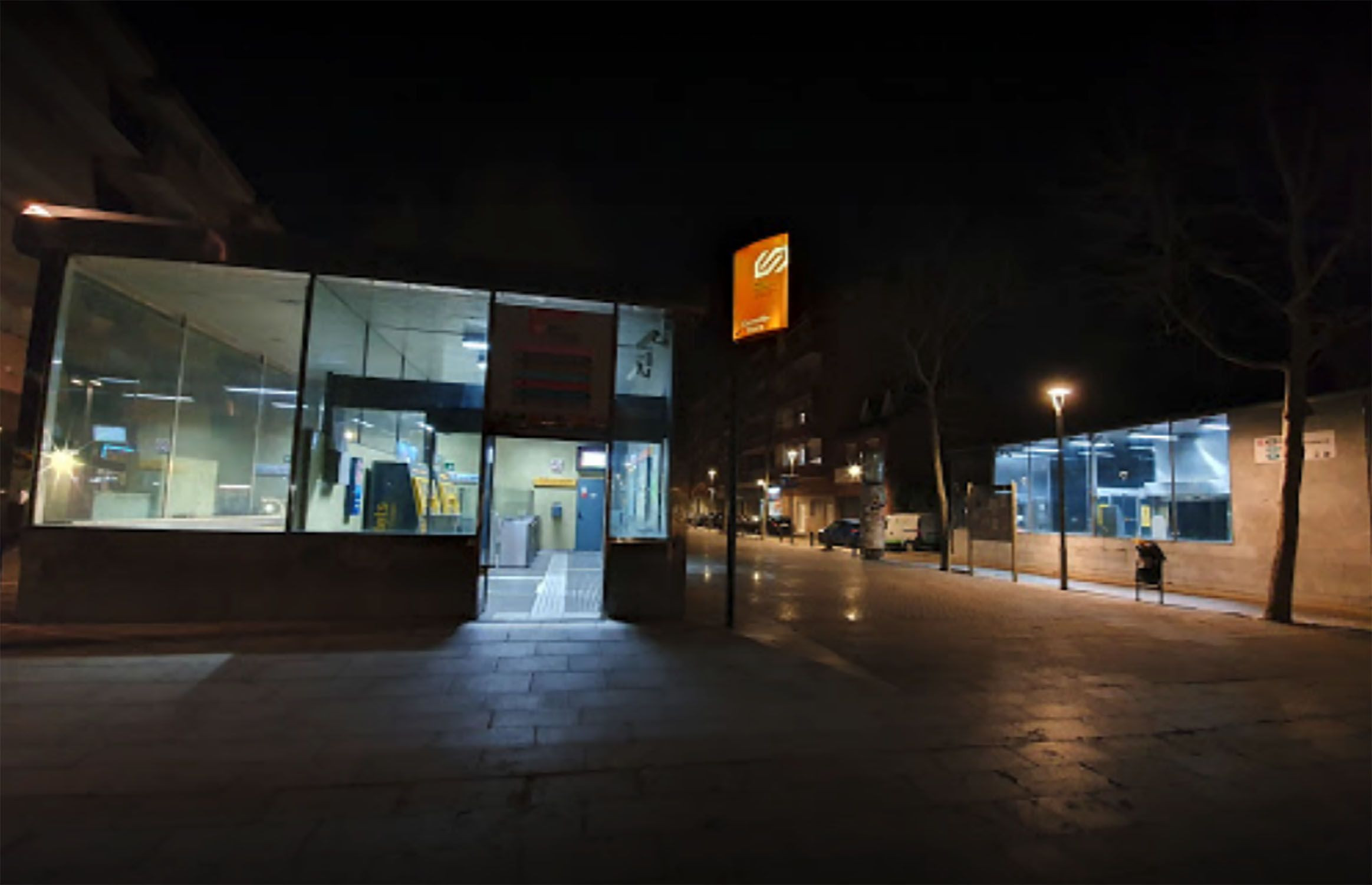 Estación de tren en Cornellà de noche / ARCHIVO