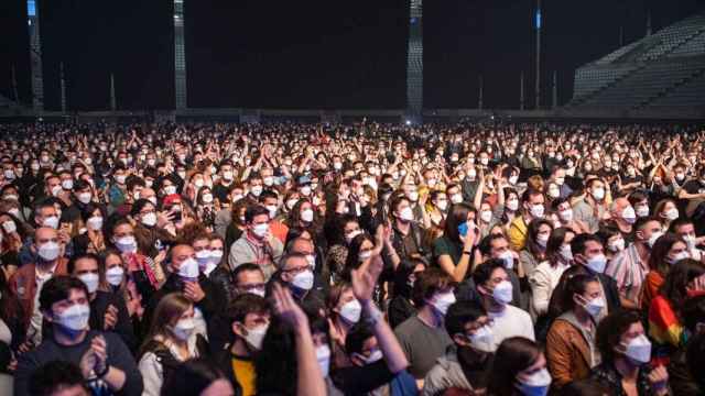 Asistentes al concierto de Love of Lesbian en el Palau Sant Jordi / EUROPA PRESS