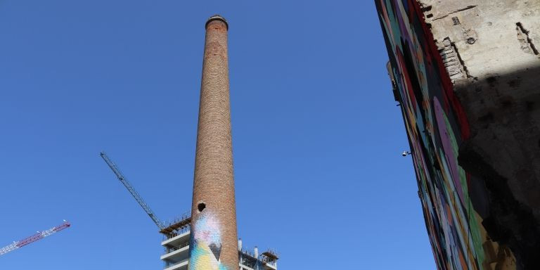 Chimenea del recinto de la Escocesa / ELISABET GONZALEZ