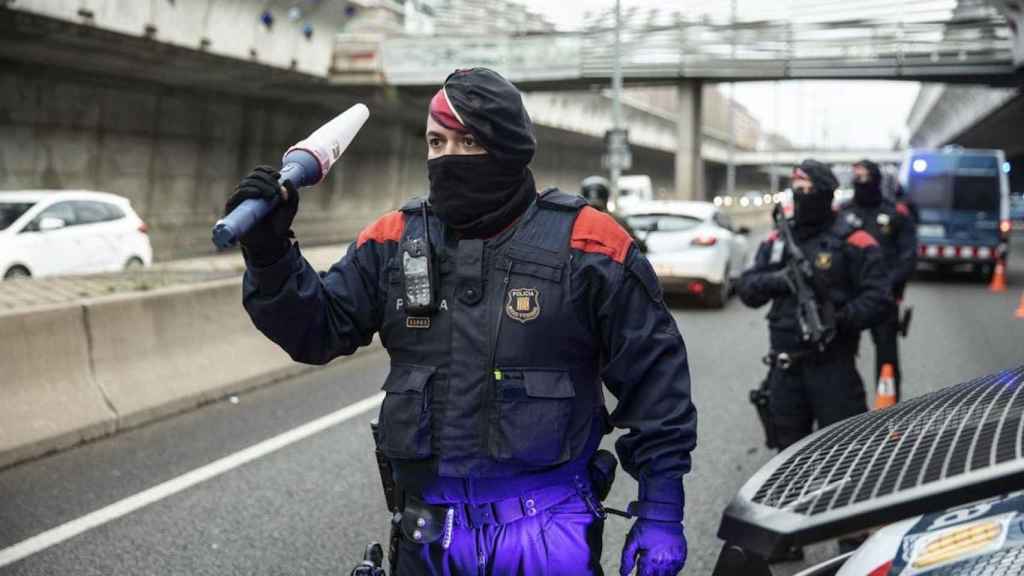 Un control de los Mossos en Barcelona / EFE