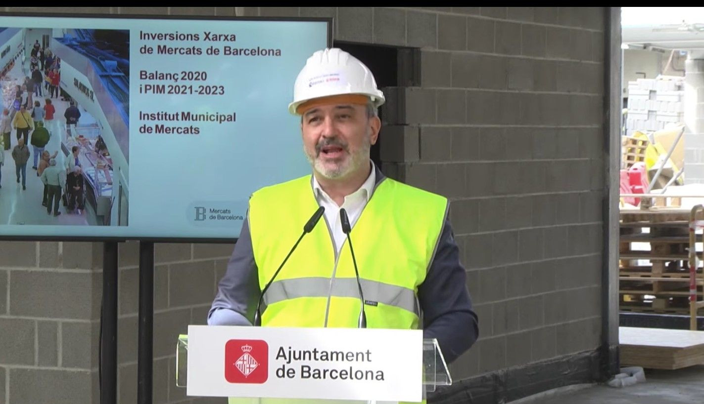 Jaume Collboni, este miércoles junto al mercado de Sant Andreu / AYUNTAMIENTO DE BARCELONA