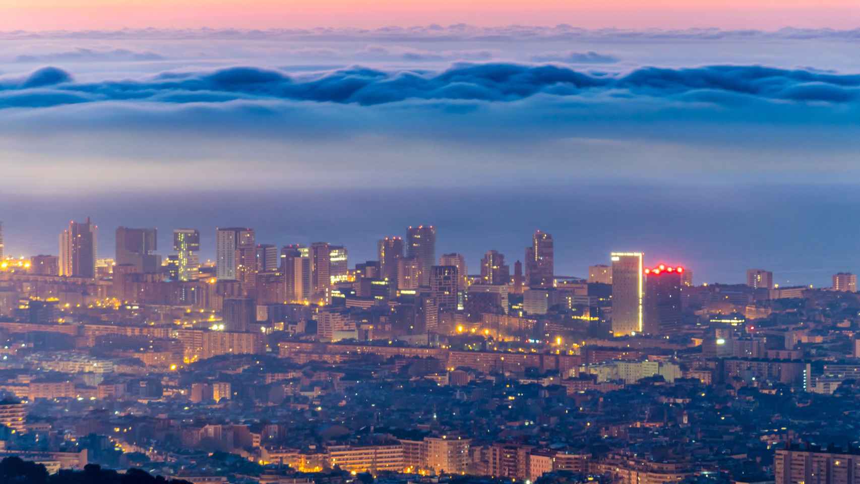 Banco de stratus desde el Observatori Fabra de Barcelona / ALFONS PUERTAS - @alfons_pc