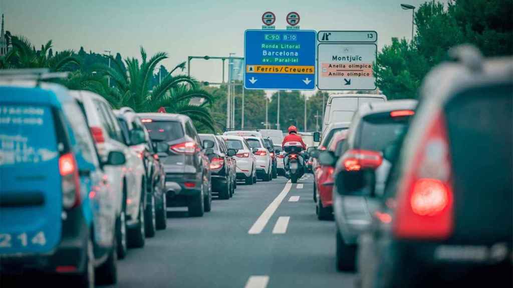 Atasco en uno de los accesos a Barcelona en una imagen de archivo