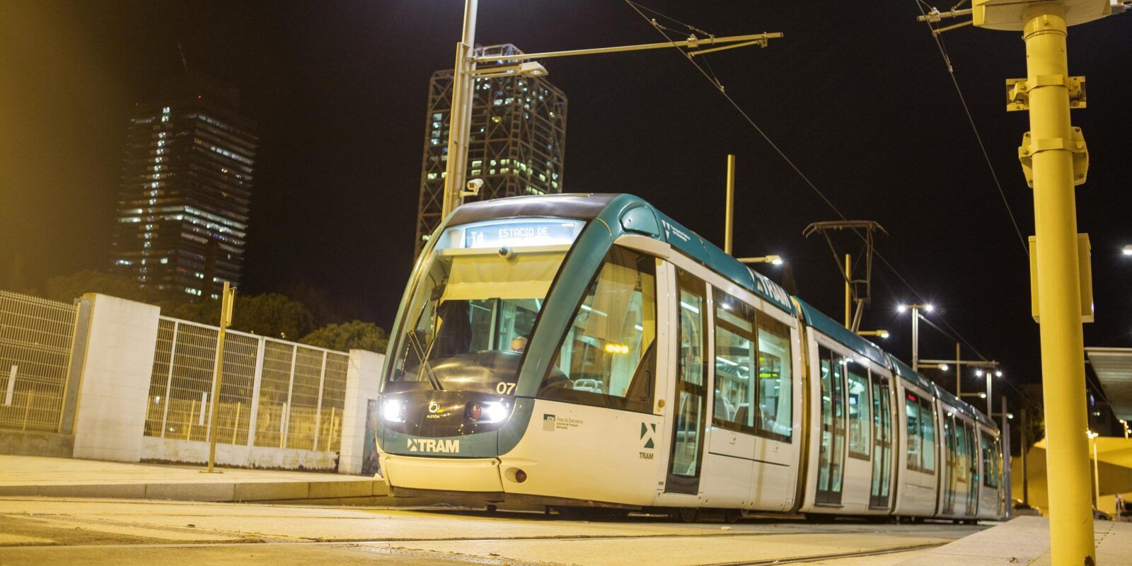 Imagén de un tranvía en Barcelona / METRÓPOLI