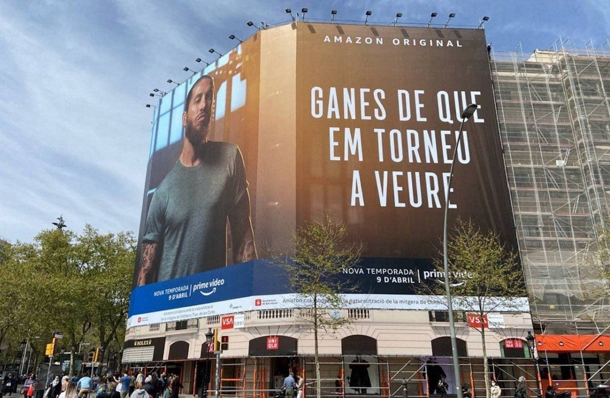 Pancarta de Sergio Ramos en el Paseo de Gràcia de Barcelona / RR.SS.